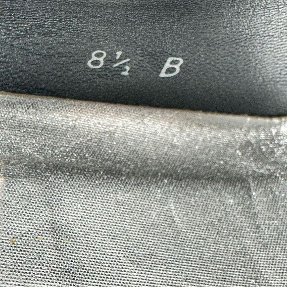 Stuart Weitzman Kitten Heels- Size 8.5 - Picture 14 of 14